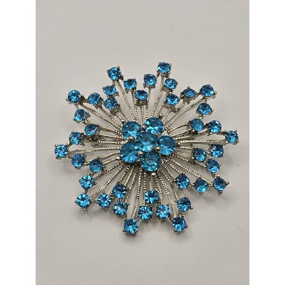 Unbranded Jewelry - Vintage Silver Tone Brooch with Blue Crystals Starburst Vintage Rhinestone Round
